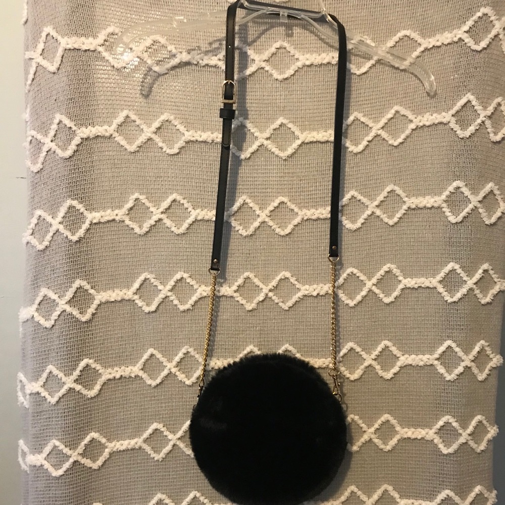 Forever 21 black faux fur circle crossbody bag